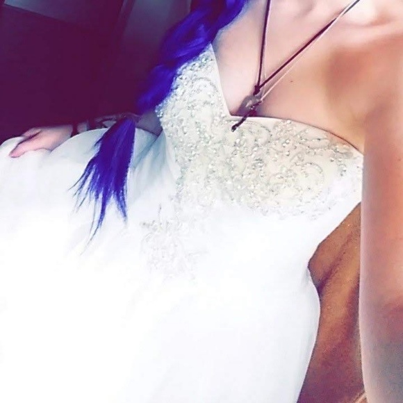 WEDDING DRESS TRY ON PHOTOS - Picture 4 of 5